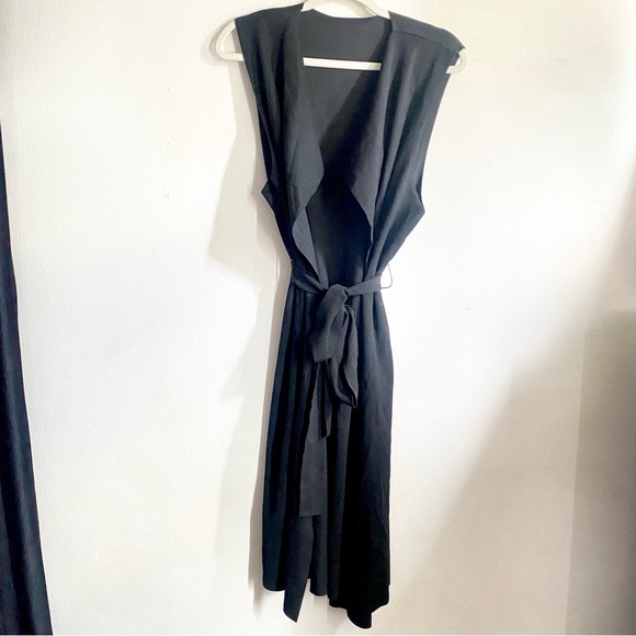 Vest // - Picture 2 of 6